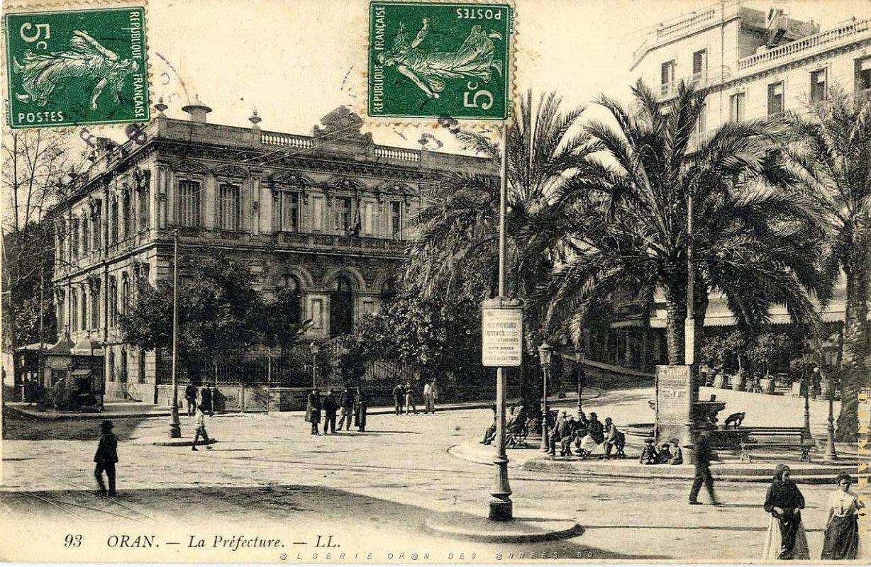 MH b- 018- Place Kleber et prefecture.jpg
